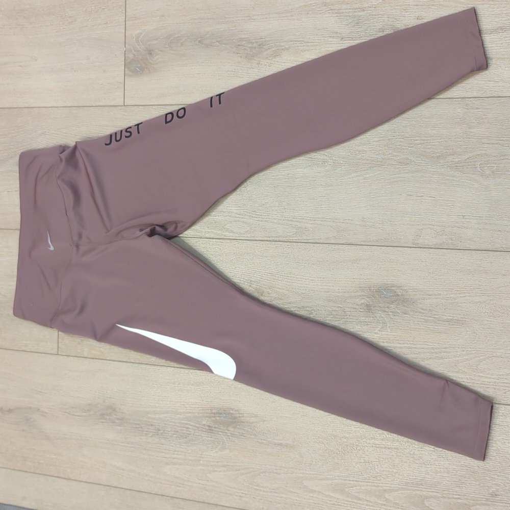 Nike - Picture 4 of 12